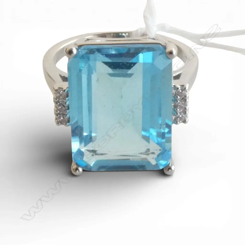 BLUE TOPAZ SILVER PLATED DRESS RING 13.62ct, AIG CERT size Q Image 1++