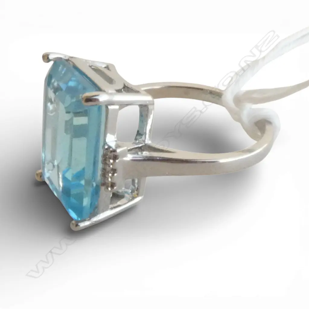 BLUE TOPAZ SILVER PLATED DRESS RING 13.62ct, AIG CERT size Q Image 1++