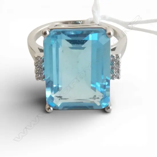 BLUE TOPAZ SILVER PLATED DRESS RING 13.62ct, AIG CERT size Q