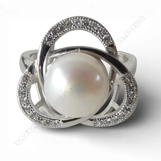 925 SILVER MOISSANITE & PEARL RING SIZE Q