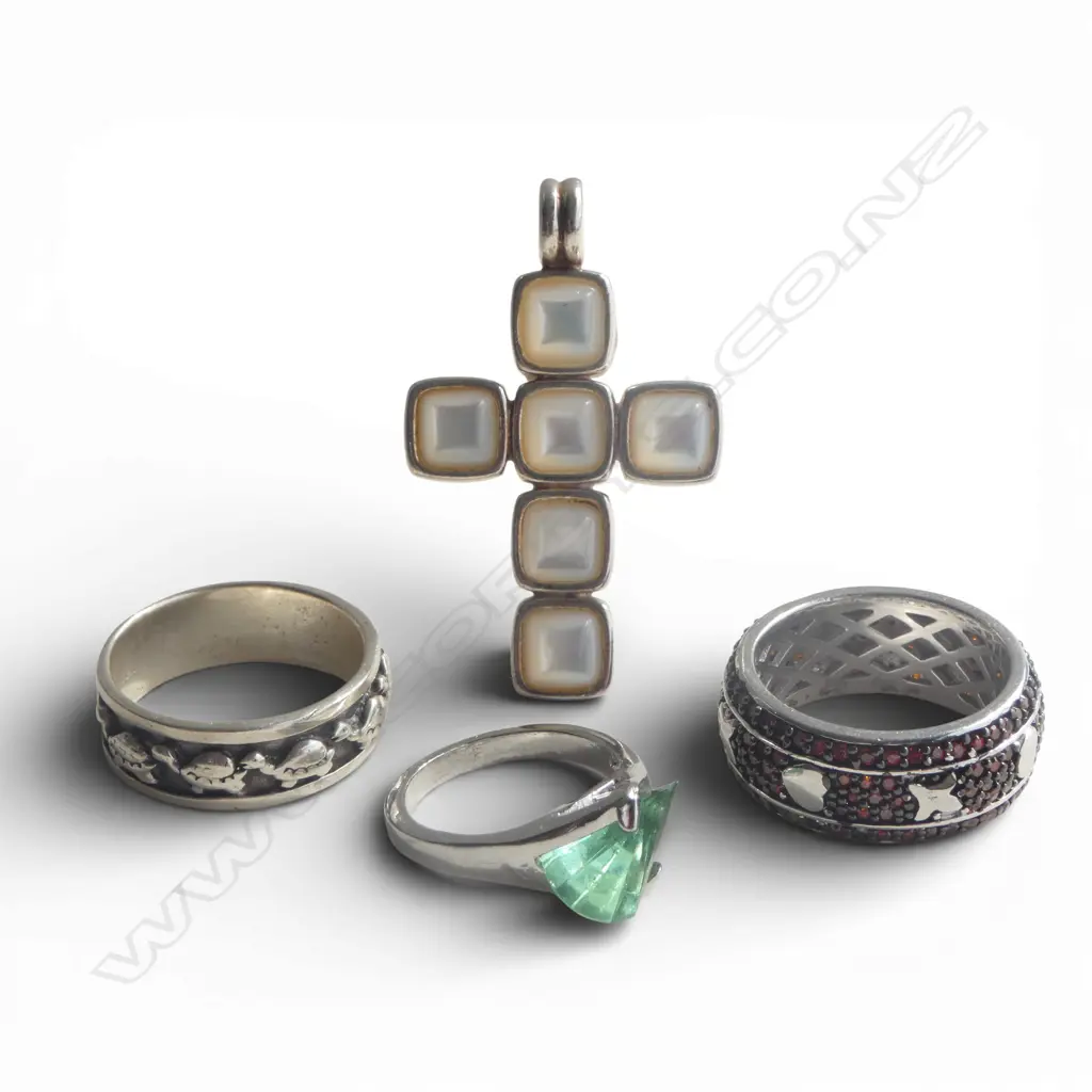 THREE STERLING SILVER RINGS AND ONE STG CRUCIFIX Image 1++