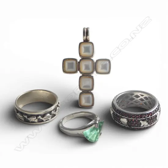 THREE STERLING SILVER RINGS AND ONE STG CRUCIFIX