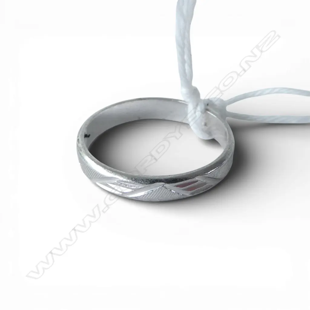 CHOW TAI FOOK PT.900 PLATINUM BAND RING 2.5gms SIZE J1/2 Image 1++