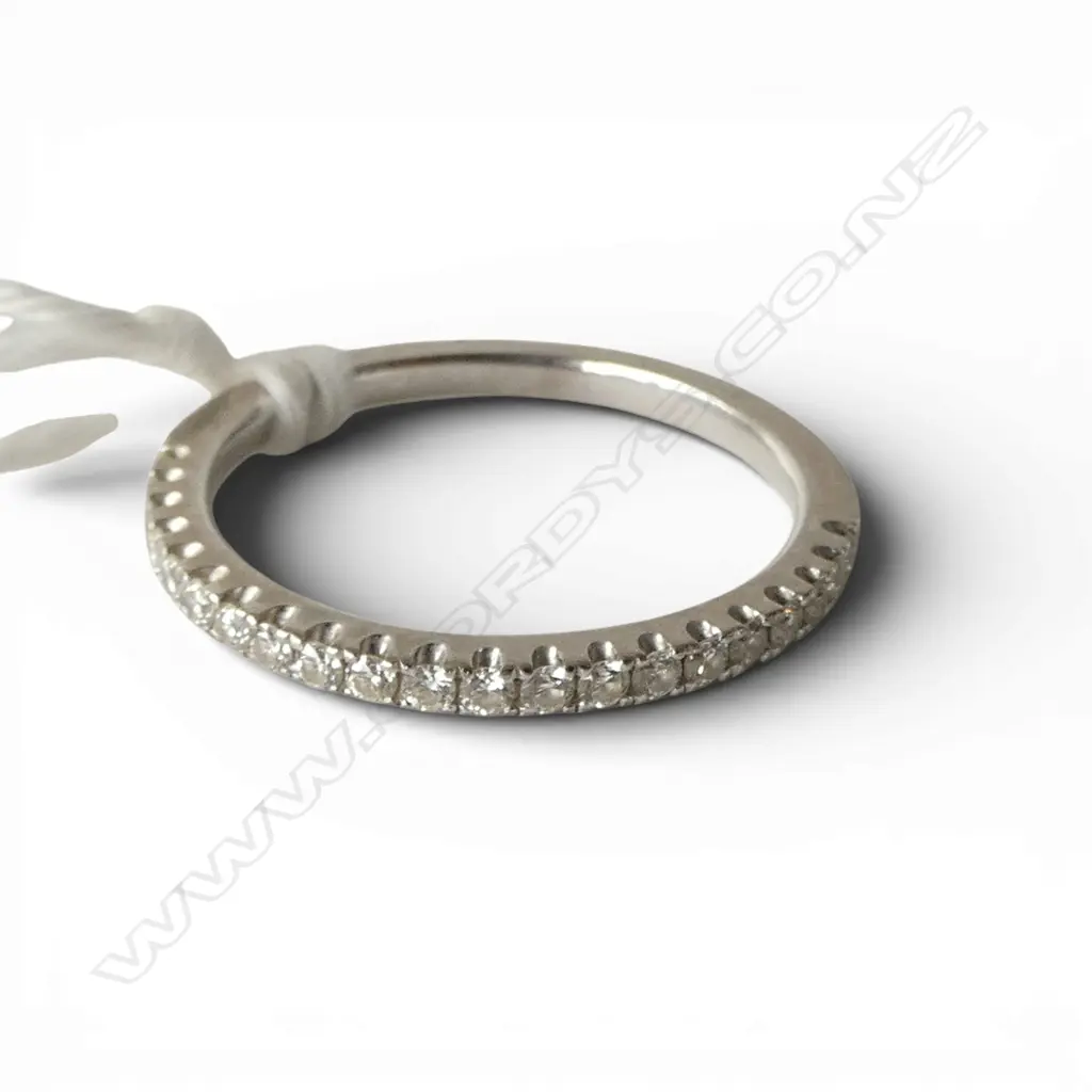 WALKER & HALL 18ct WHITE GOLD & DIAMOND BAND 2.11gms SIZE L1/2 Image 1++