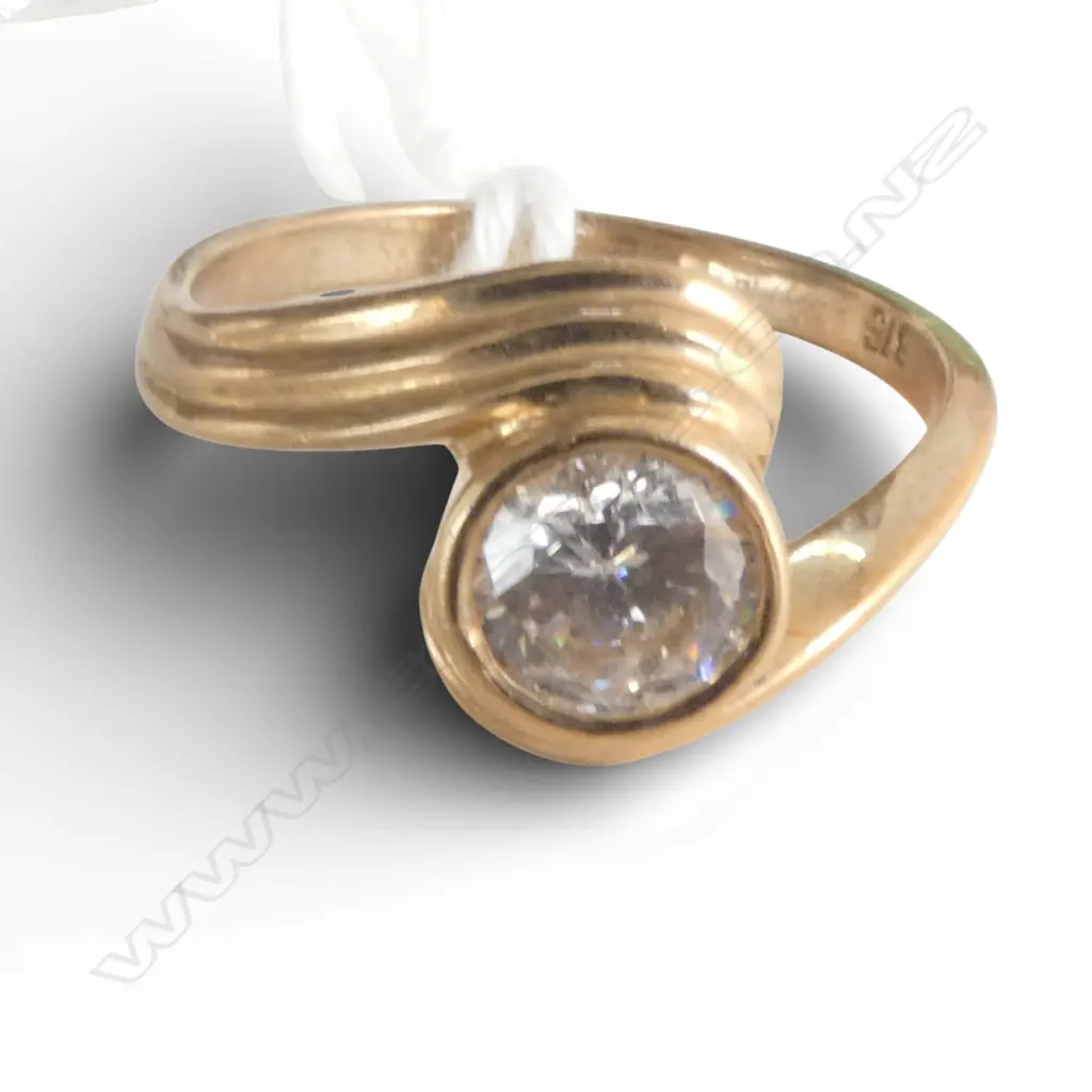 9ct GOLD & CZ SOLITAIRE RING 3.3gms SIZE N Image 1++