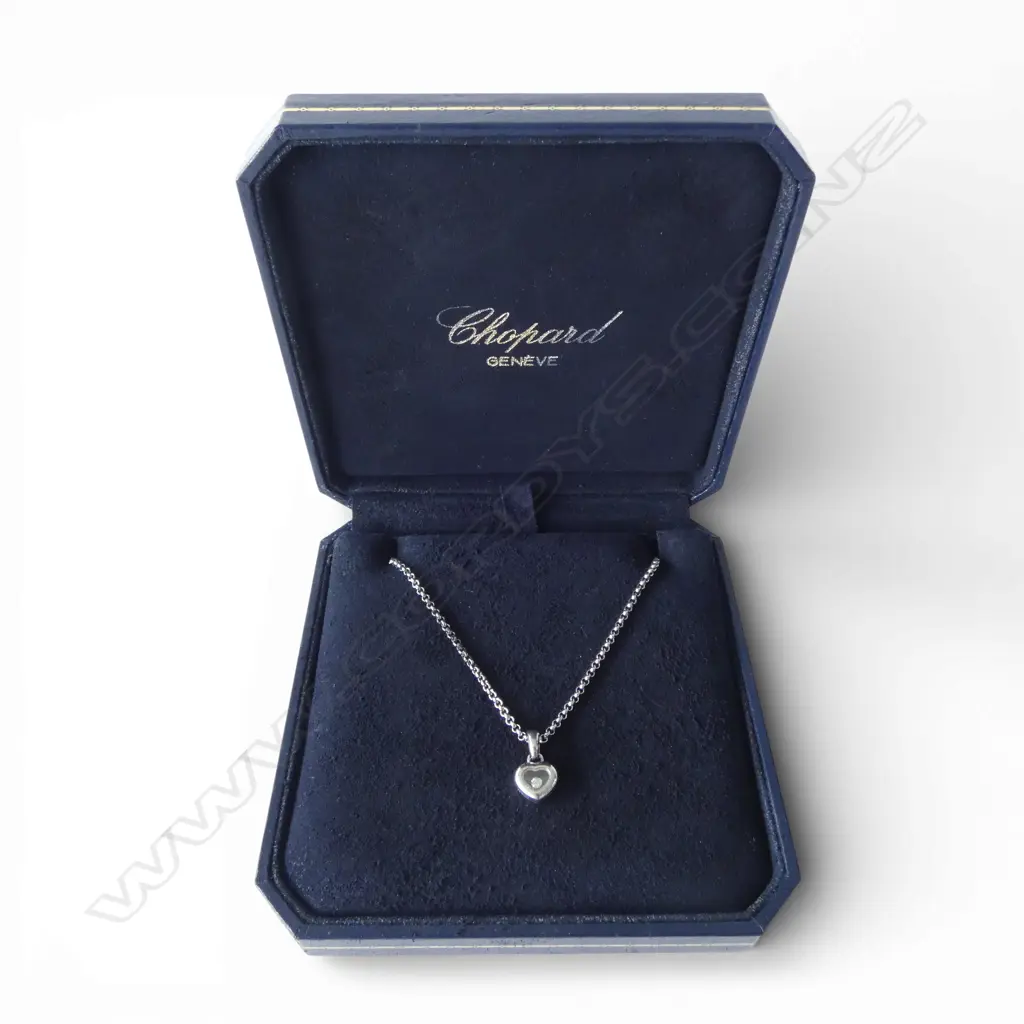 BOXED CHOPARD 18ct WHITE GOLD NECKLACE diamond set to heart pendant 9.47gms Image 1++