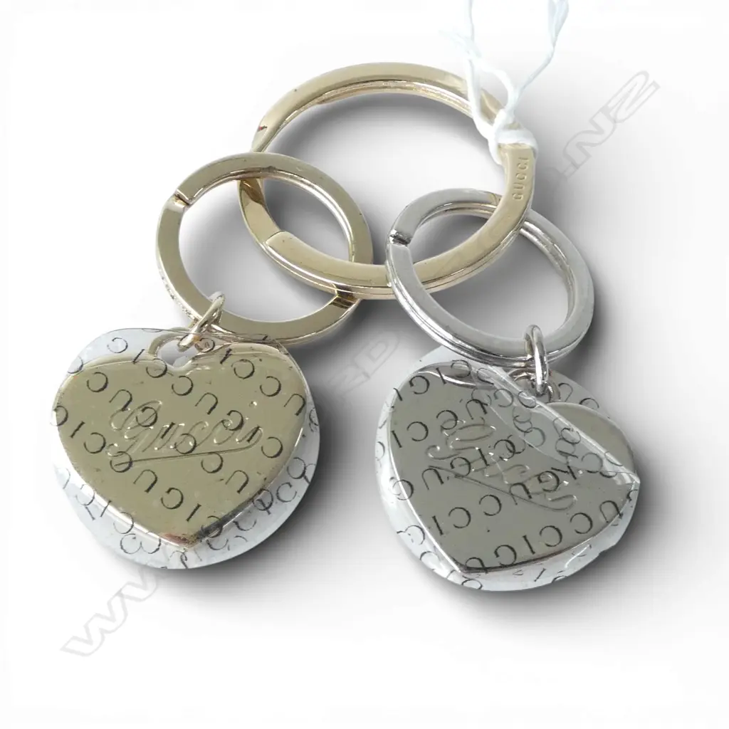 GUCCI GILT METAL KEY CHAIN. Boxed. Image 1++