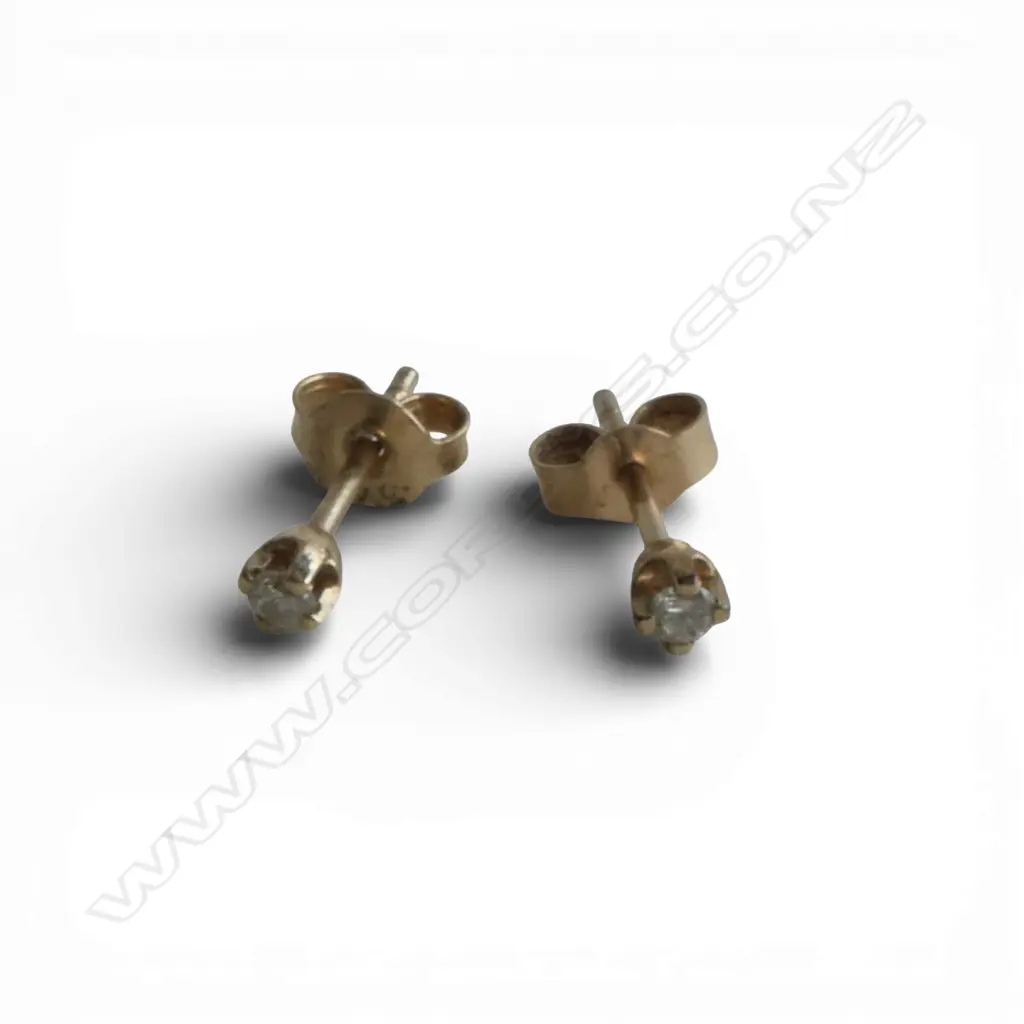 PR 9ct & DIAMOND SET STUD EARRINGS Image 1++