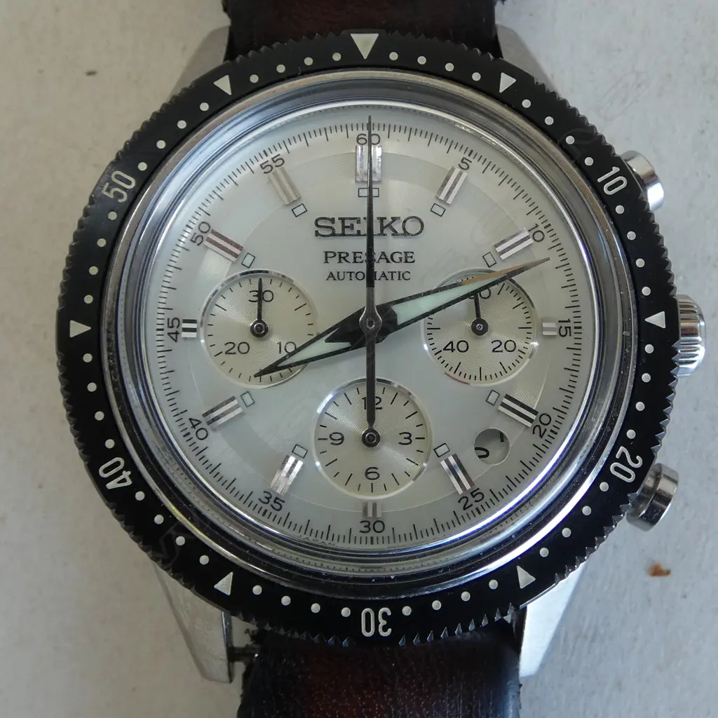 SEIKO CHRONOGRAPH 55th ANNIVERSARY 'PRESAGE' WRISTWATCH Ltd. Ed. 96/1000 w. custom strap, booklet, card & shop display Image 1++