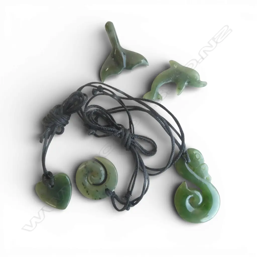 5 POUNAMU PENDANTS, 3 on WAXED CORD & 2 UNSTRUNG PENDANTS Image 1++
