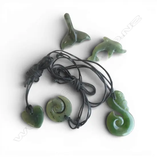 5 POUNAMU PENDANTS, 3 on WAXED CORD & 2 UNSTRUNG PENDANTS