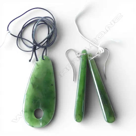 PR SILVER MOUNTED POUNAMU DROP EARRINGS & PENDANT