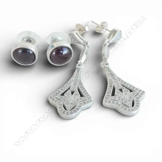 2x Prs SILVER EARRINGS, DROPS WITH CZ STONES & SILVER & CAB GARNET STUDS 8.6 GMS