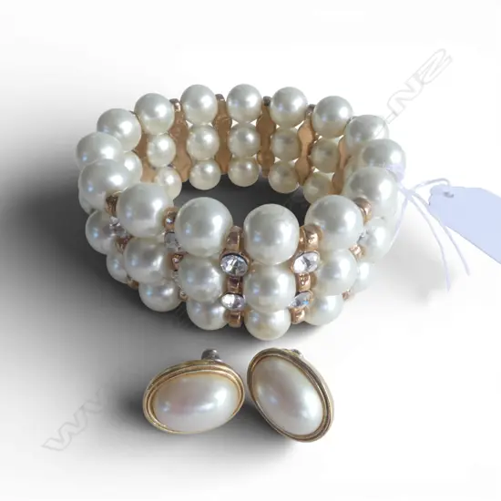 FAUX MODERN PEARL BRACELET WITH DIAMANTE SPACERS (expandable) & pearl earrings