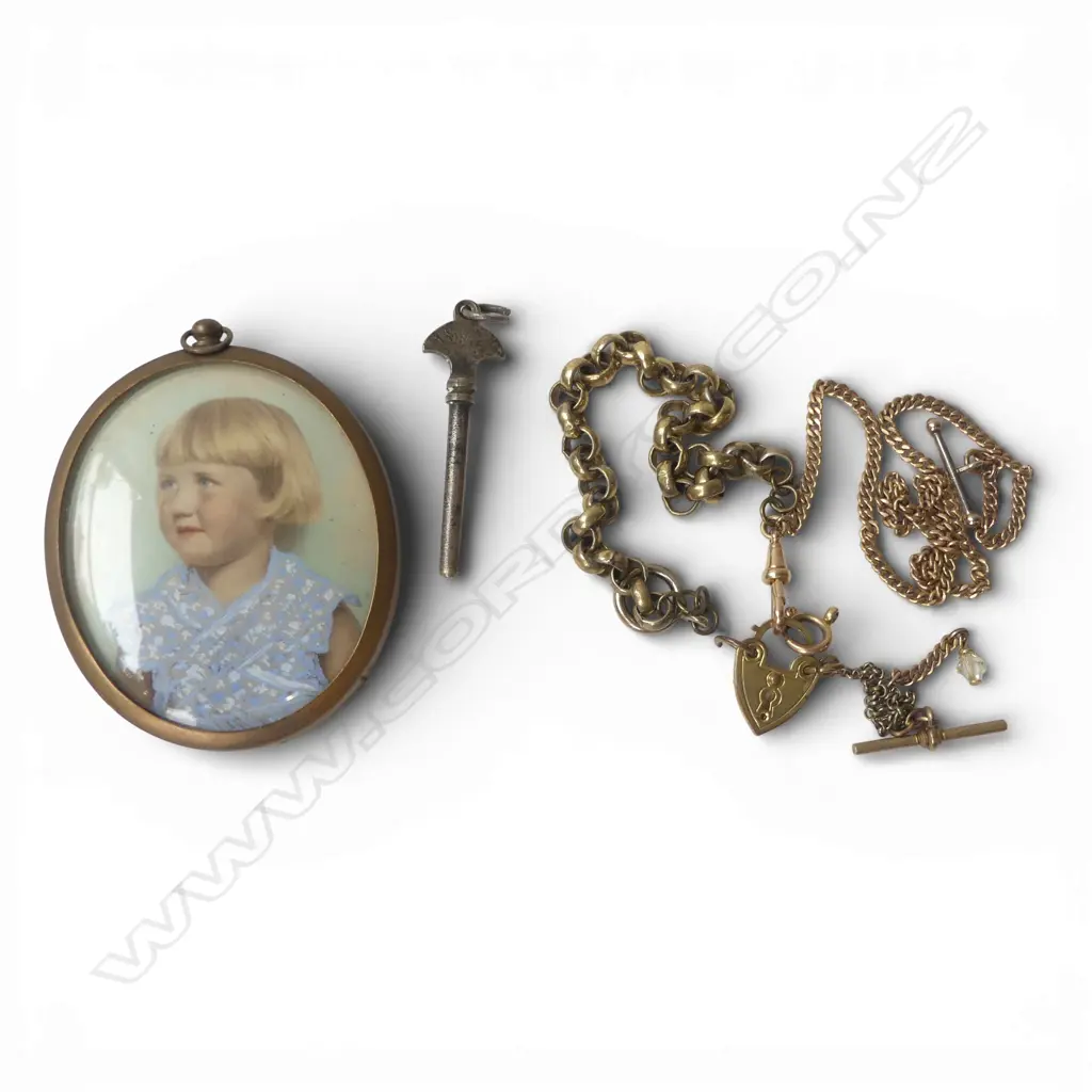 WATCH KEY/GOLD PLATED CHAINS/MINIATURE IN BRASS FRAME Image 1++