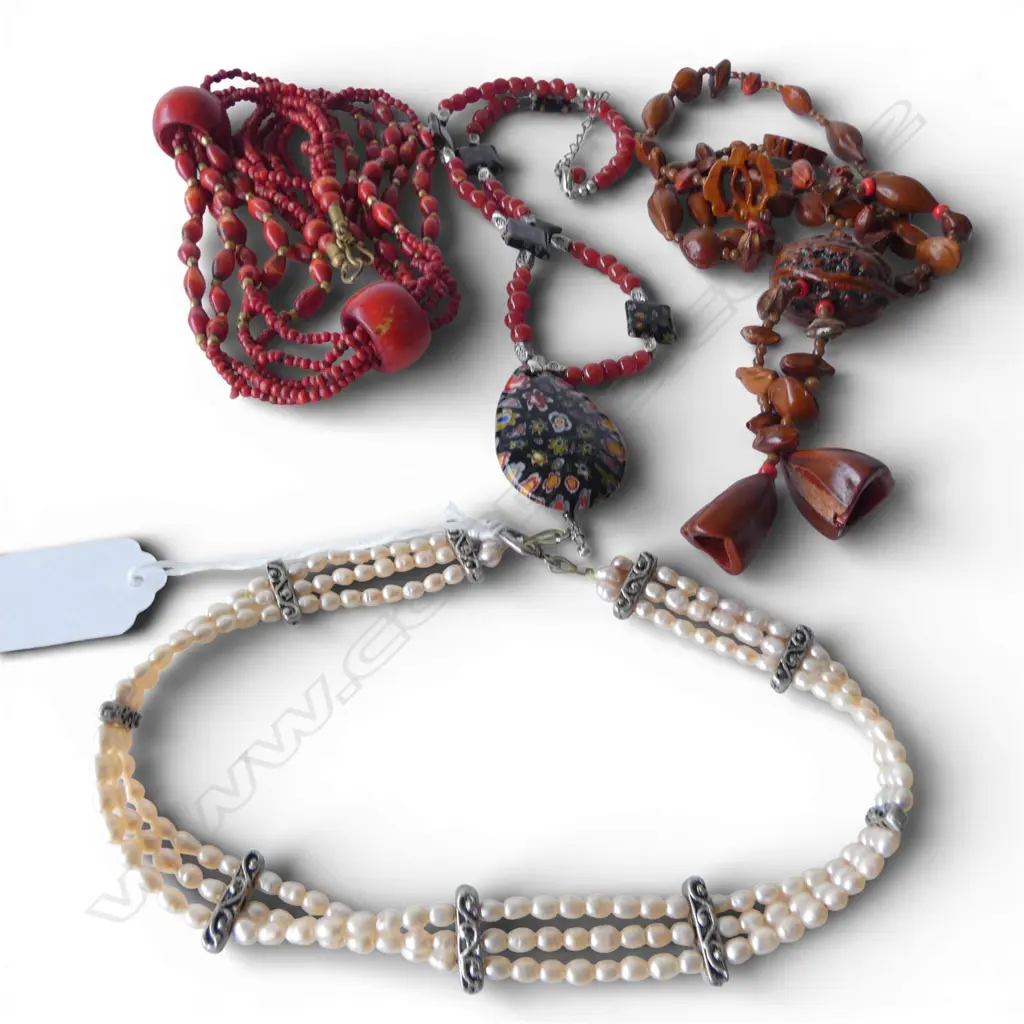 4 NECKLACES Image 1++