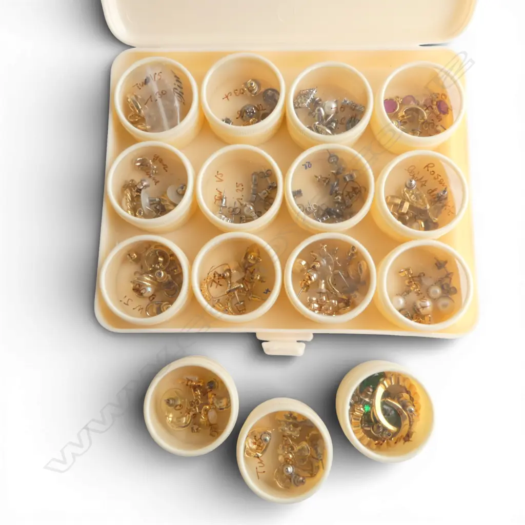 A COLLECTION OF GOLD PLATED EAR STUDS (40 MATCHING PAIRS) - SAMPLES FROM A GERMAN MANUFACTURER Image 1++