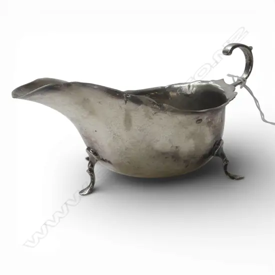 STG SILVER GRAVY BOAT, MARTIN HALL SHEFFIELD 1918 90gms FAULTS