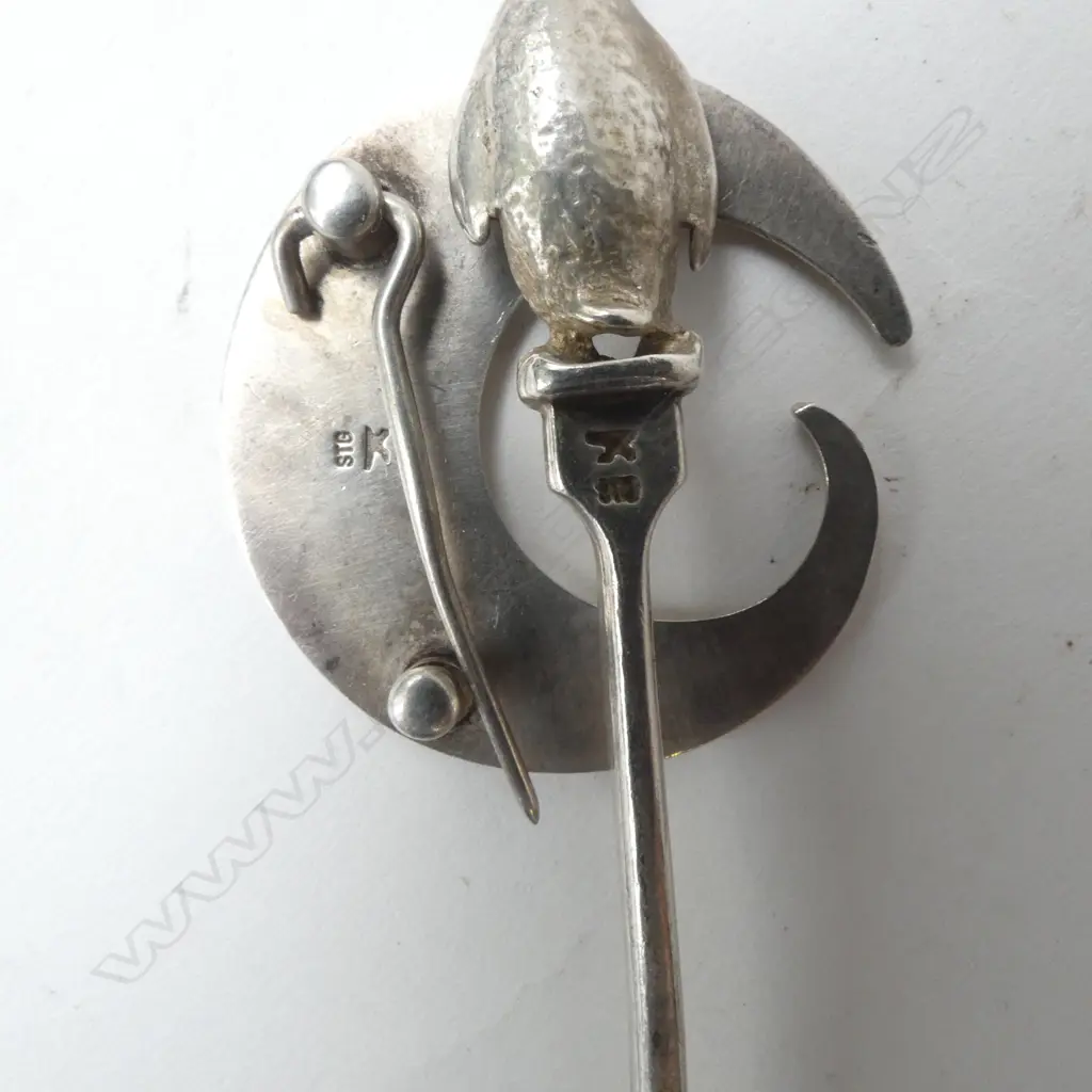 5 PCES ROB CARTWRIGHT STG SILVER; 4 TEA SPOONS + BROOCH 80gms Image 1++