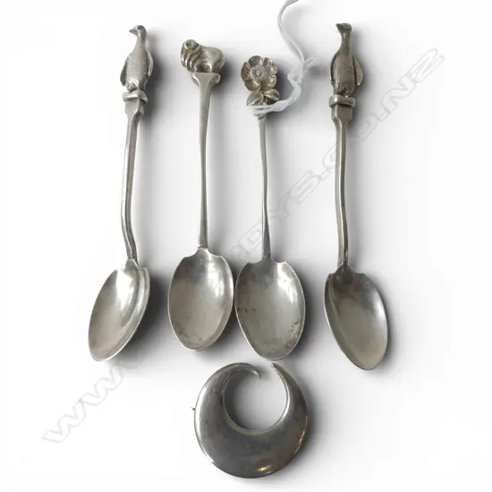 5 PCES ROB CARTWRIGHT STG SILVER; 4 TEA SPOONS + BROOCH 80gms