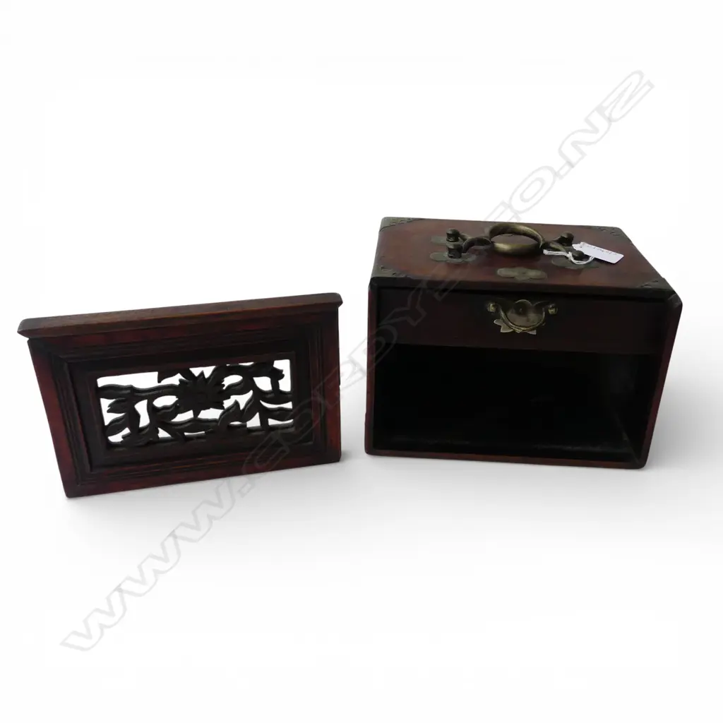 OLD ORIENTAL WOODEN BOX w. METAL DETAIL 210x165x140mm Image 1++