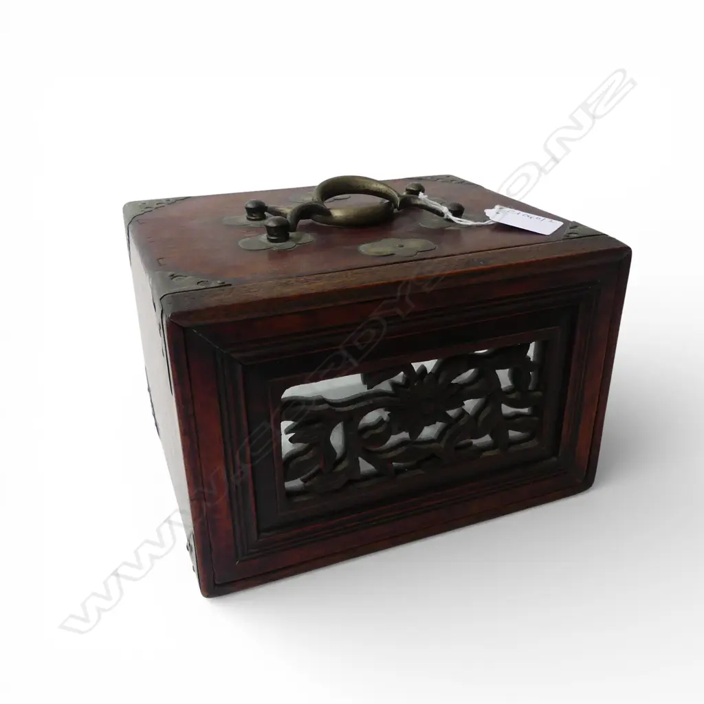 OLD ORIENTAL WOODEN BOX w. METAL DETAIL 210x165x140mm Image 1++