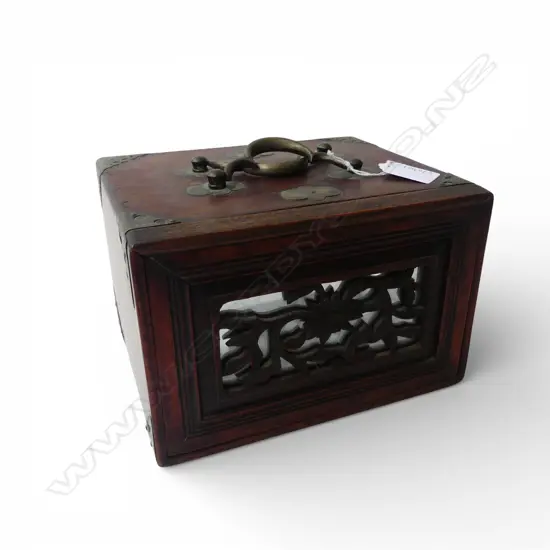 OLD ORIENTAL WOODEN BOX w. METAL DETAIL 210x165x140mm
