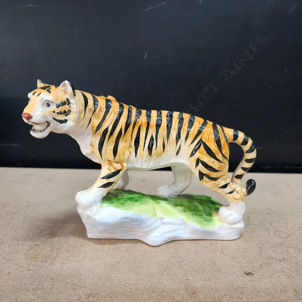 PORCELAIN TIGER FIGURINE – TIGER FELIS TIGRIS L.140mm Image 1++