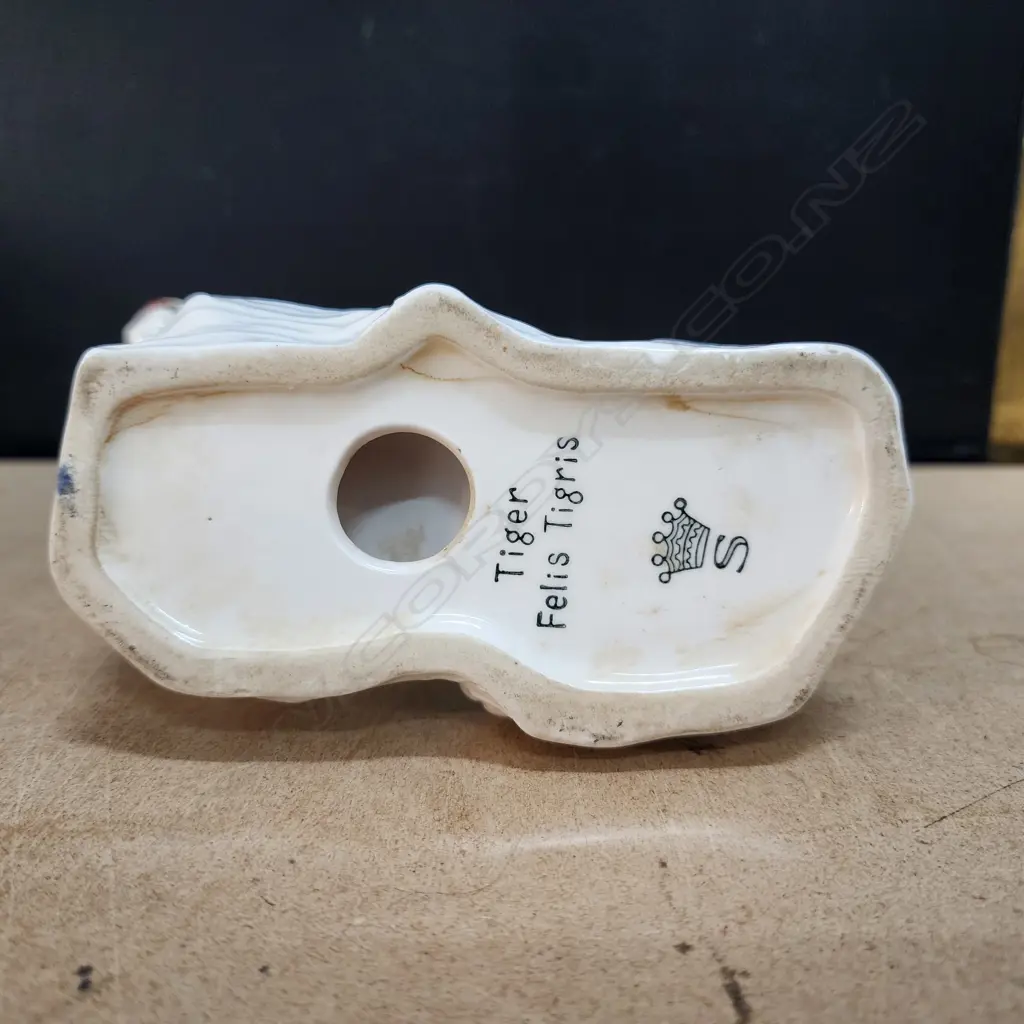 PORCELAIN TIGER FIGURINE – TIGER FELIS TIGRIS L.140mm Image 1++