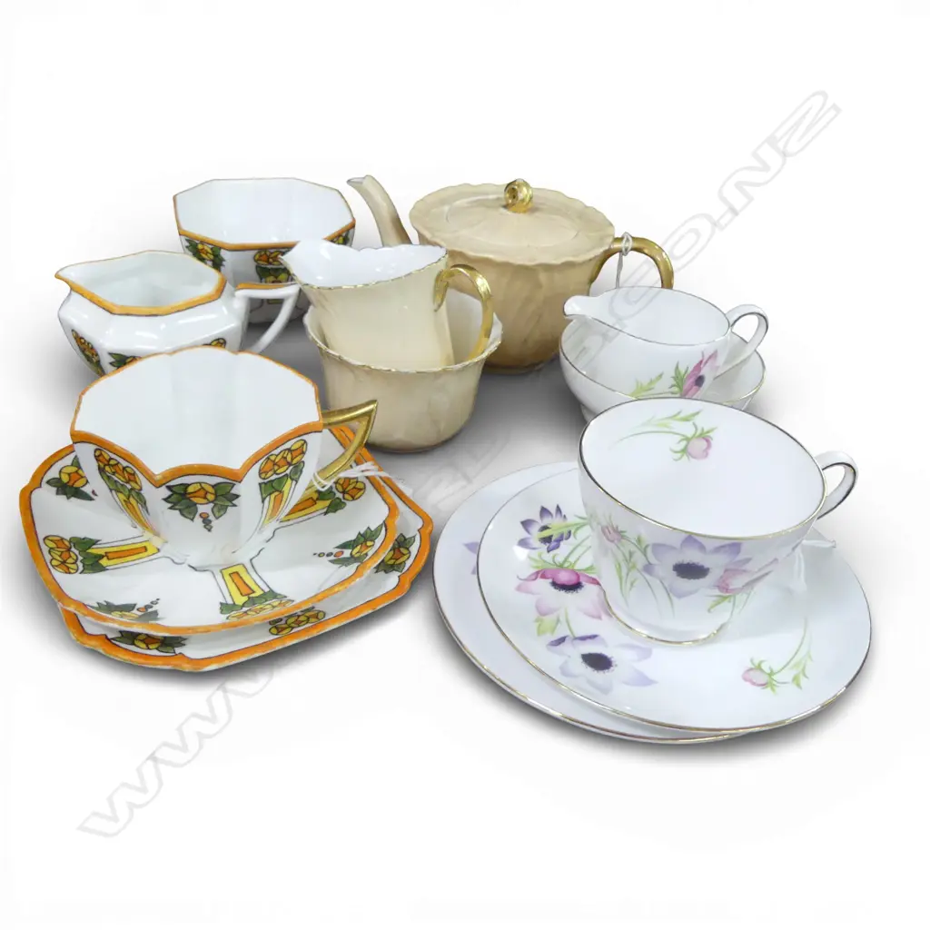 SHELLEY CHINA 3PC TEASET IVORY COLOUR 2SHELLEY CHINA CSPS & MATCHING CREAM SUGARS Image 1++