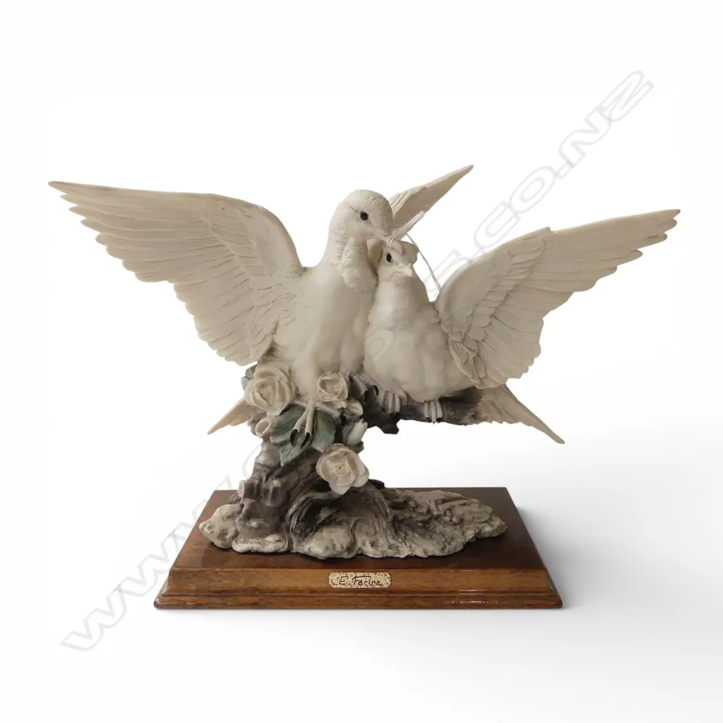 E. FARINA RESIN DOVES H.250mm small loss to one feather tip Image 1++