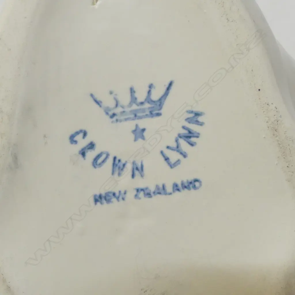 SMALL CROWN LYNN SWAN H.105mm Image 1++