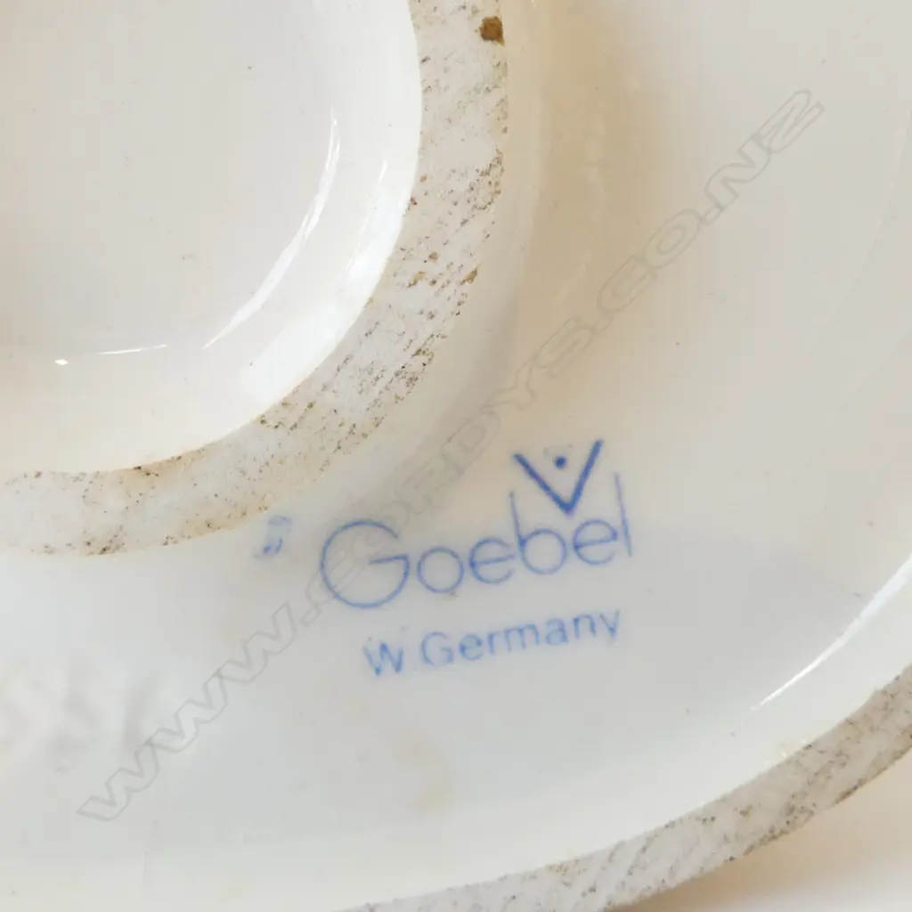 6 GOEBEL FIGURINES H.120mm Image 1++