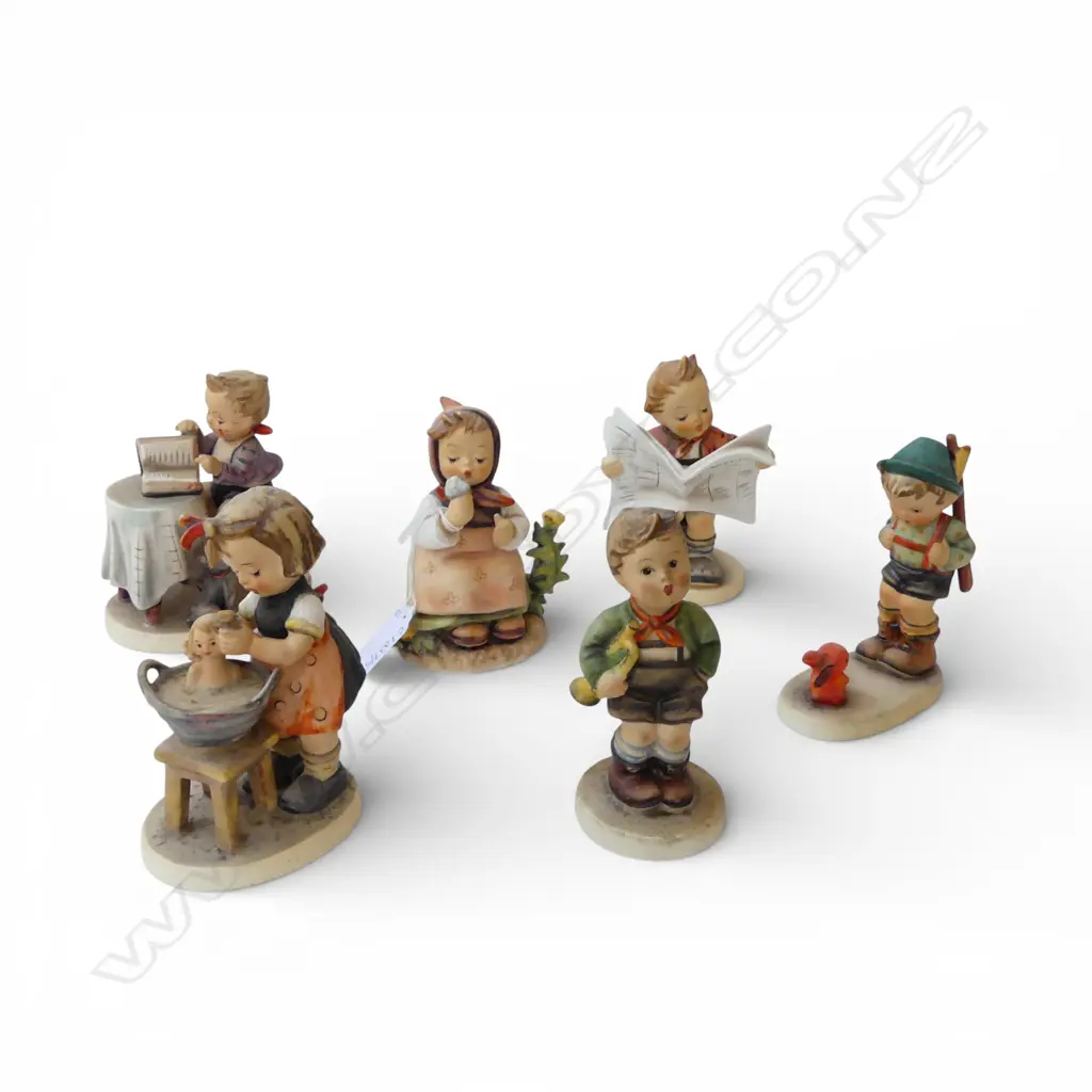 6 GOEBEL FIGURINES H.120mm Image 1++