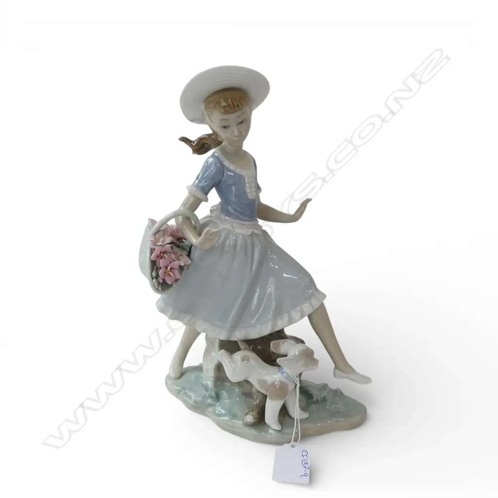 LLADRO FIGURE GIRL AND DOG H.265mm Image 1++