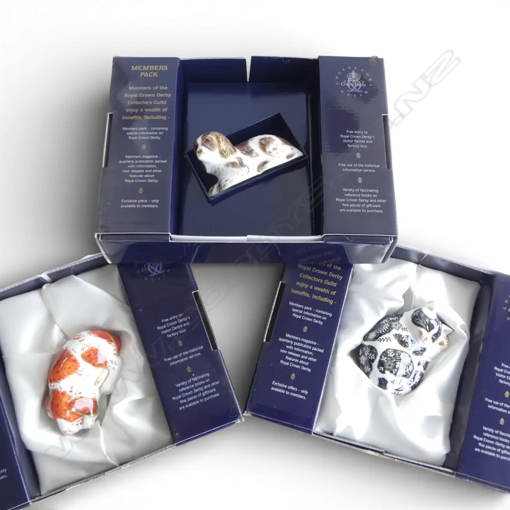 3 ROYAL CROWN DERBY COLLECTORS GUILD PAPER WEIGHTS; 2x PUPPIES, MISTY KITTEN L.80mm Image 1++