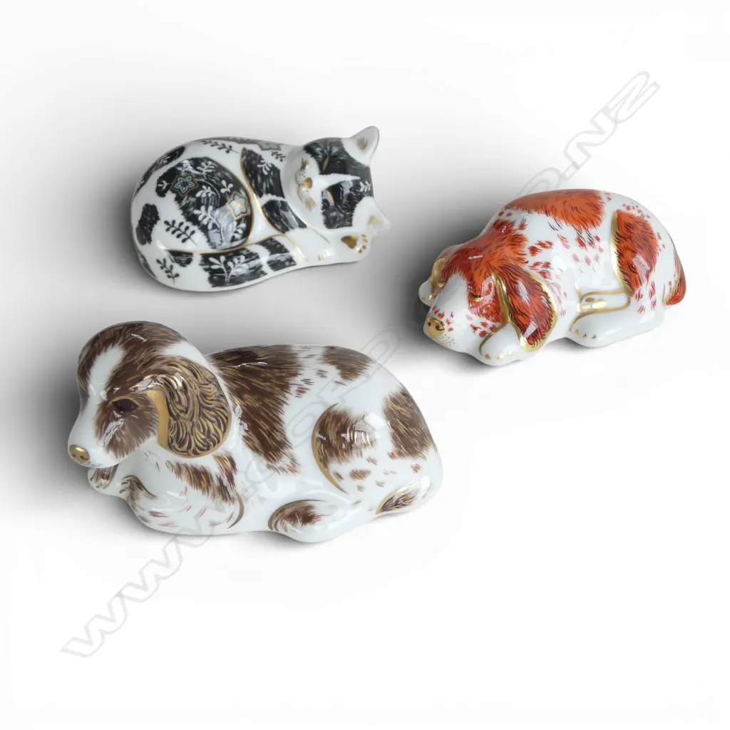 3 ROYAL CROWN DERBY COLLECTORS GUILD PAPER WEIGHTS; 2x PUPPIES, MISTY KITTEN L.80mm Image 1++