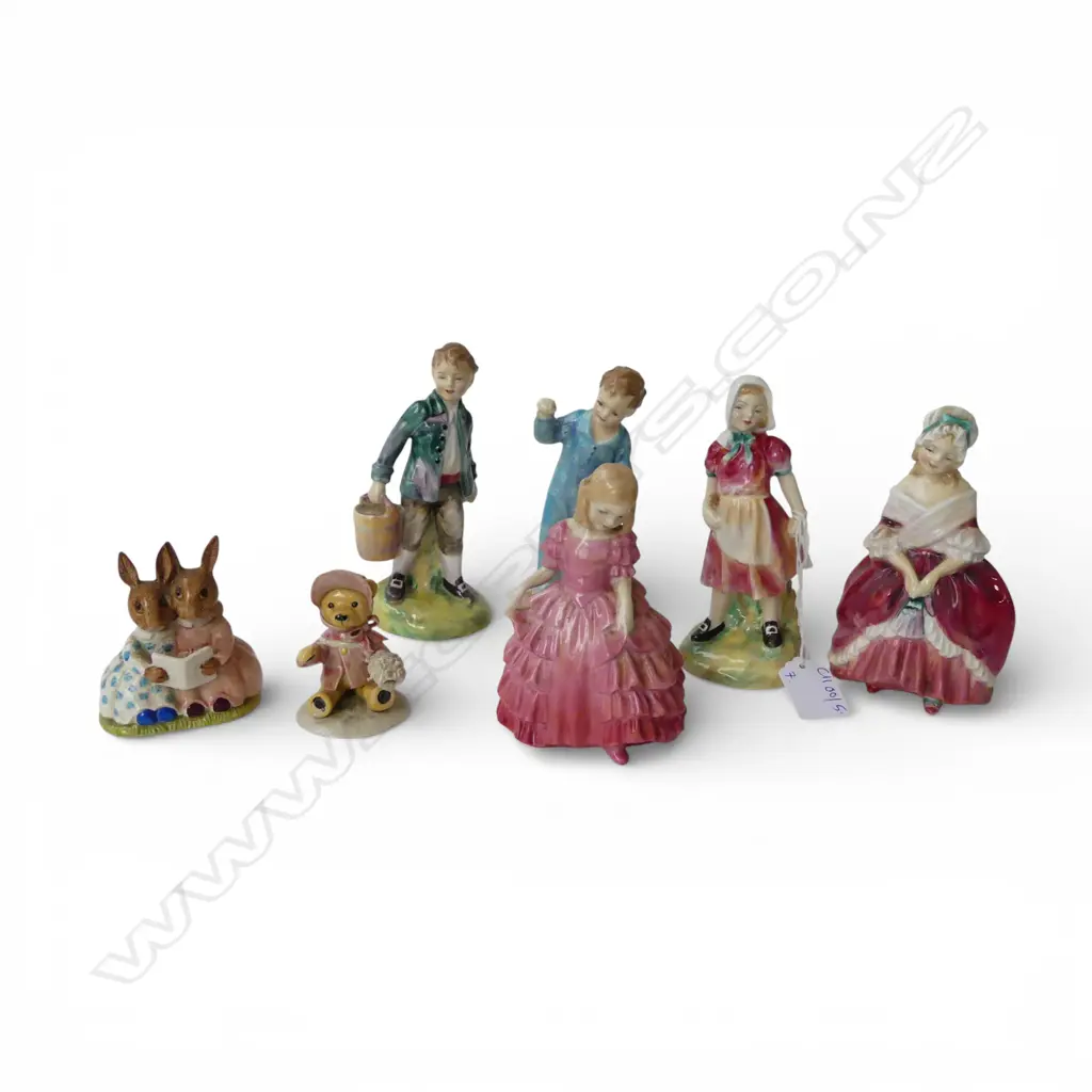 7 ASST. FIGURINES; 5 ROYAL DOULTON (2 AF), BUNNYKINS, KKNZ BEAR Image 1++
