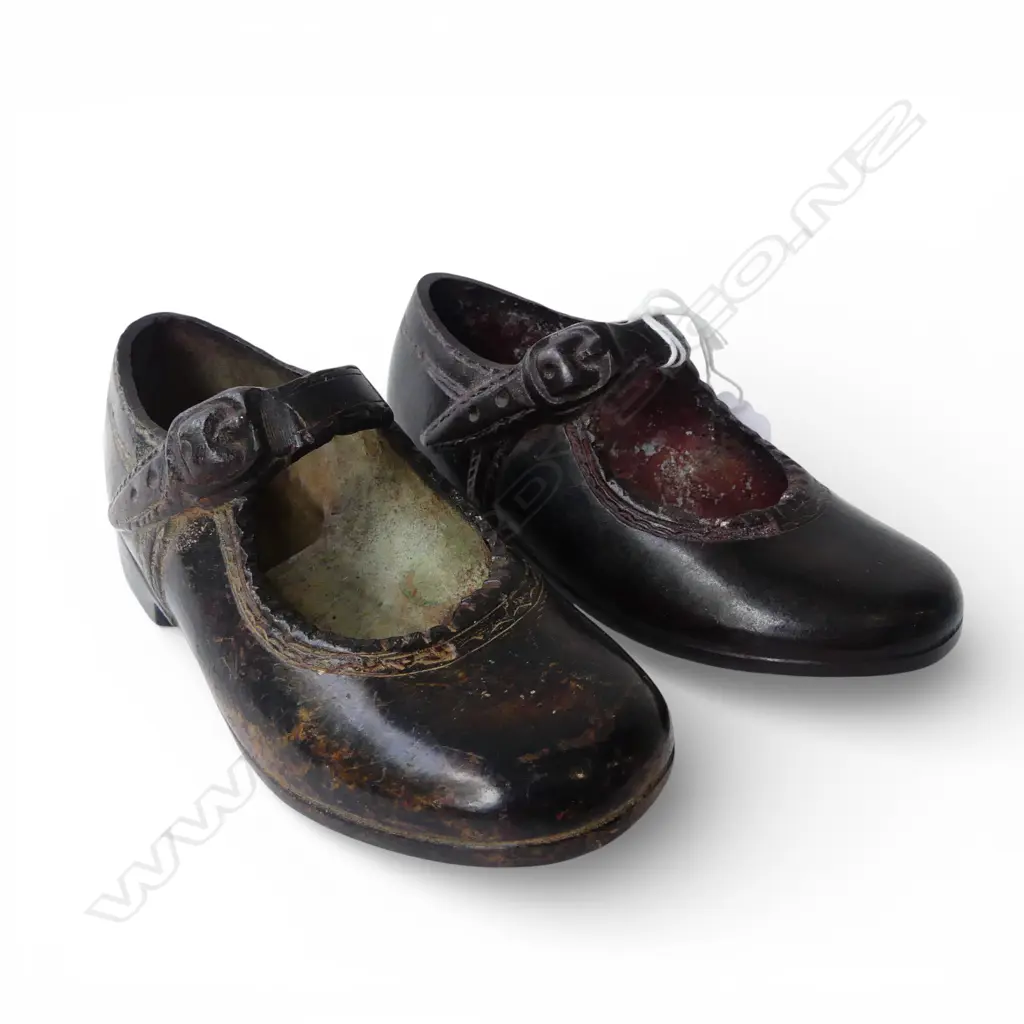 2 BRONZE SHOES - BOTH RIGHT FEET L.160mm Image 1++