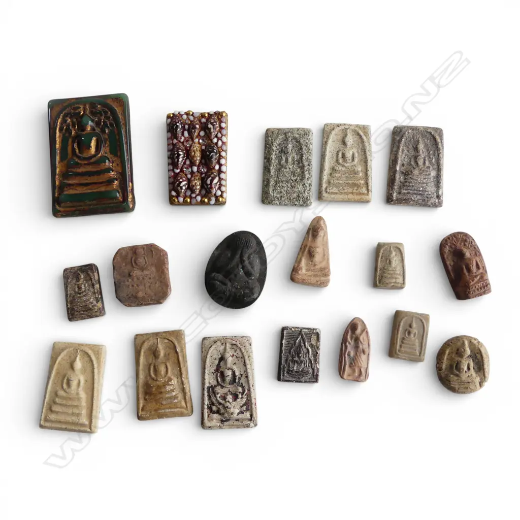 A BOX OF BUDDHA CLAY PLAQUES (ASSORTED SIZES) Image 1++