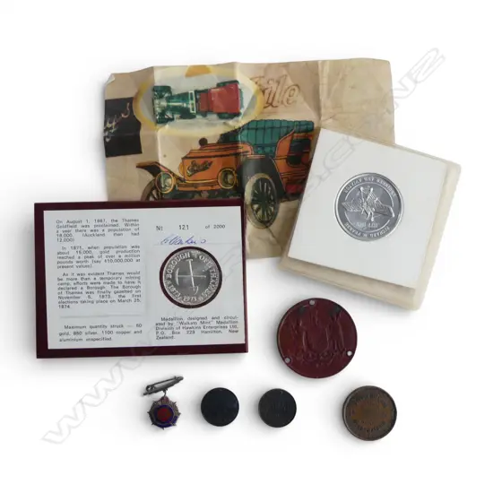 N.Z. SILVER CENTENARY OF THE BOROUGH THAMES COM. MEDALLION, SILVER SERVICE PIN, N.Z. COAT OF ARMS, etc