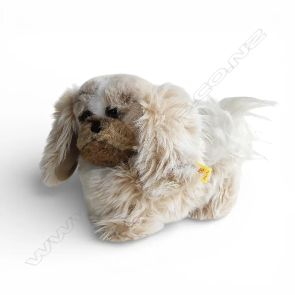 VINTAGE STEIFF PEKINESE DOG WITH EAR FLAG ATTACHED, 80mm (H) Image 1++