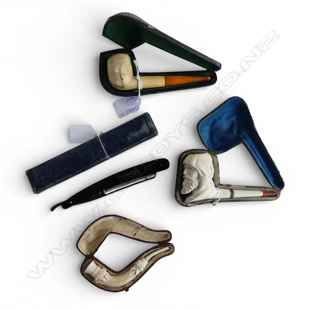 3 VINTAGE PIPES in case + BLUE STEEL BENGALL RAZOR Image 1++