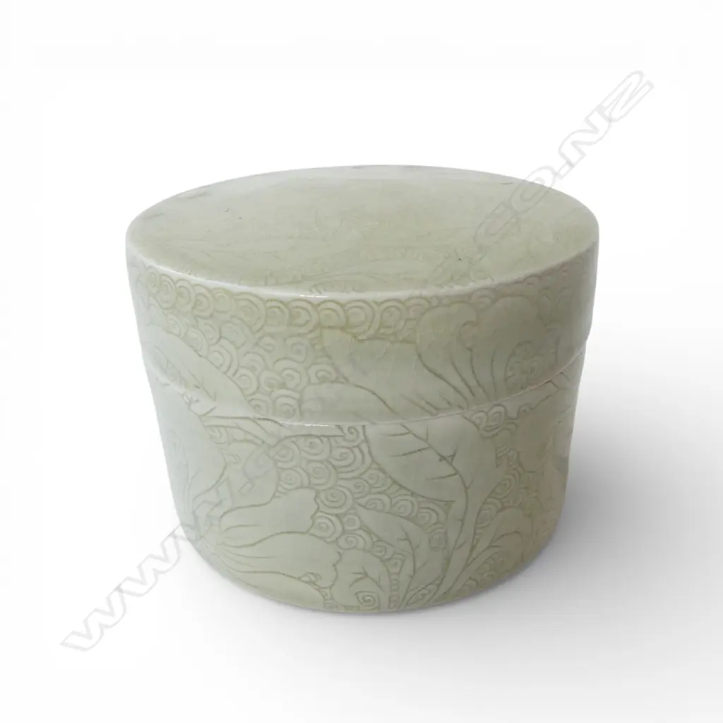 KEUM SUN LEE CELADON GLAZED LRG LIDDED TRINKET BOX, VASE, Dia.125mm Image 1++