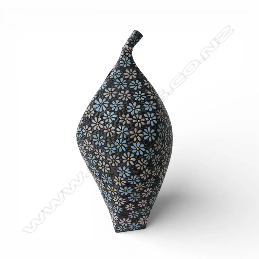 KEUM SUN LEE TWISTED BOTTLE VASE w repeating blue & silver dasies, H.340mm Image 1++