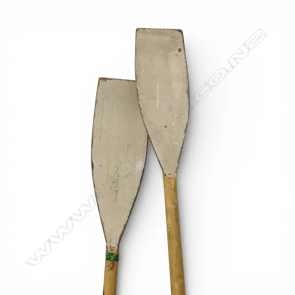2 PAINTED WOODEN OARS L.2250 / 2245mm Image 1++