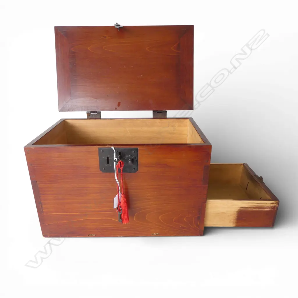 ORIENTAL WOODEN BOX 370x230x235mm Image 1++