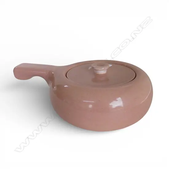 Russell Wright-designed salmon pink lidded casserole dish 220mm dia