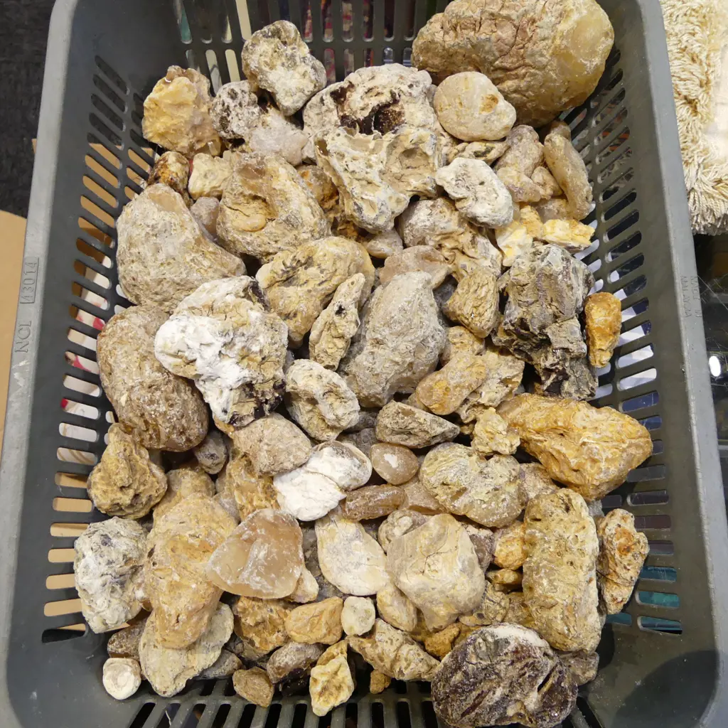 ASST. KAURI GUM NUGGETS 2.2kg Image 1++