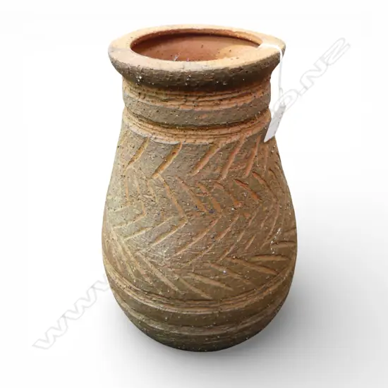 KEUM SUN LEE UNGLAZED FLOOR POT w incised band of angular detail, H.340mm